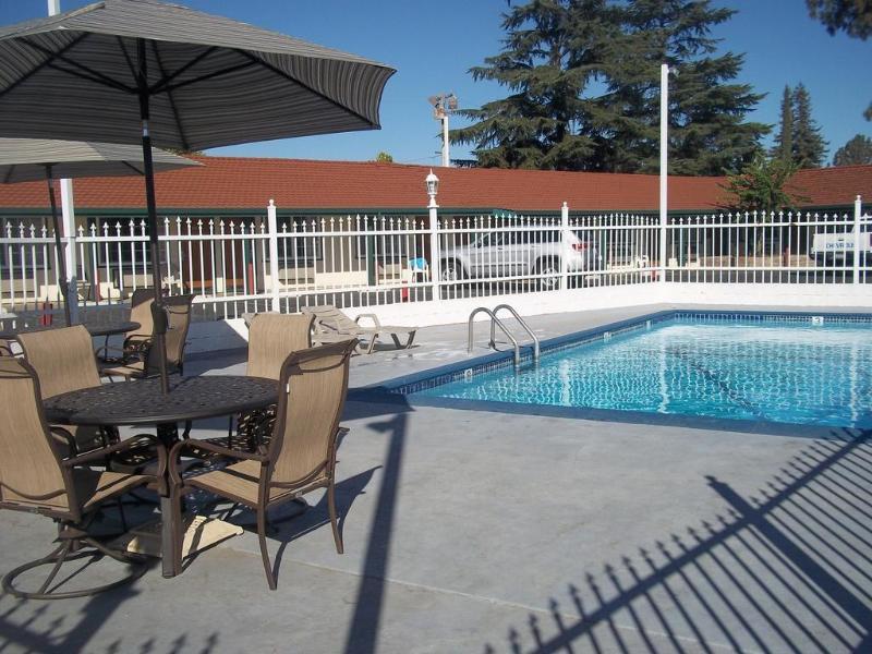 Holiday Motel Oakdale Zewnętrze zdjęcie
