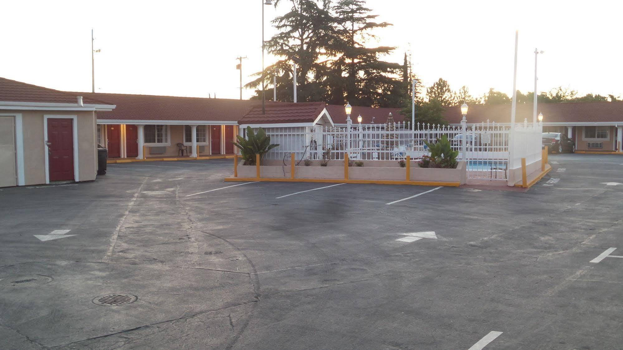 Holiday Motel Oakdale Zewnętrze zdjęcie